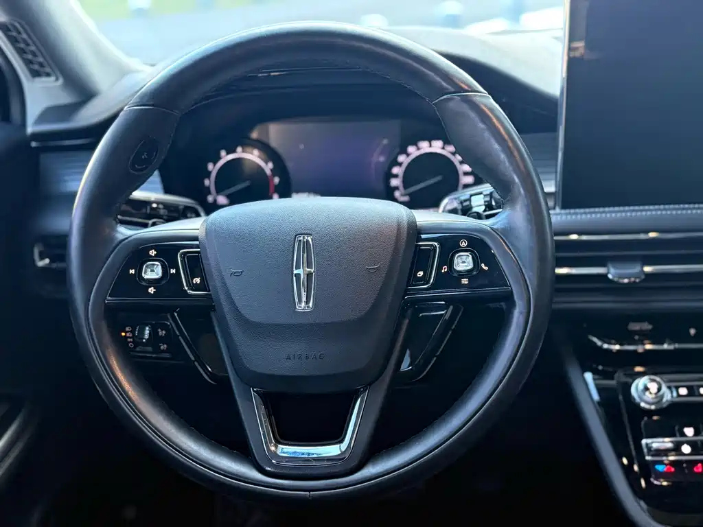 LINCOLN ADVENTURER 2021