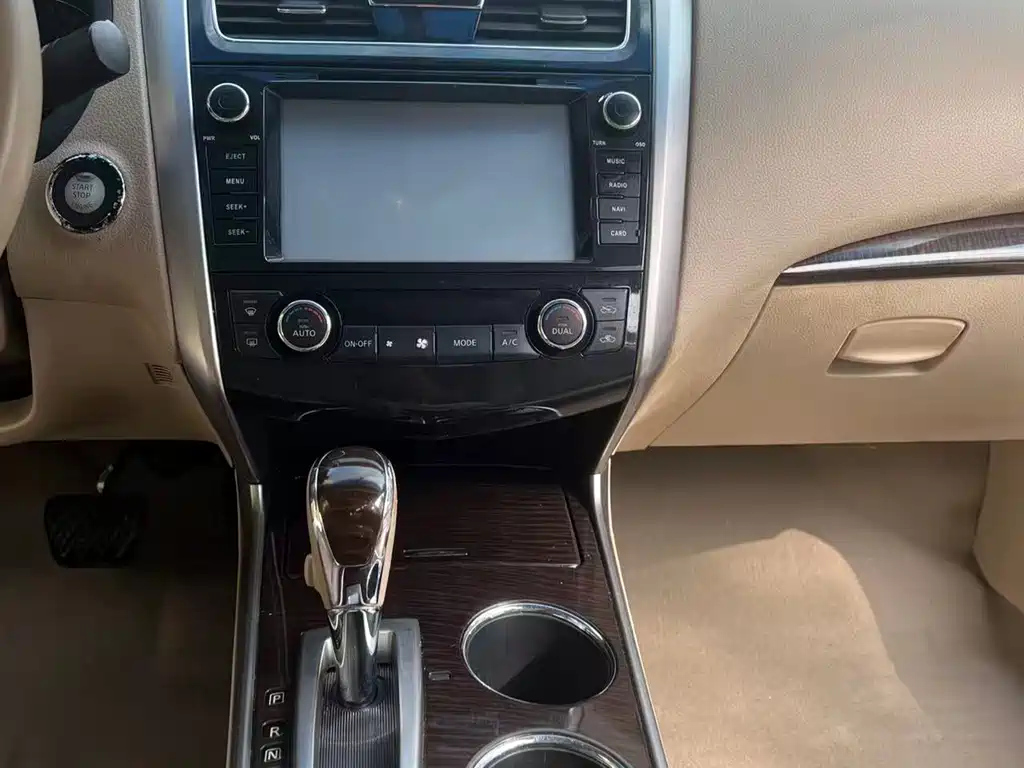 NISSAN TEANA 2014