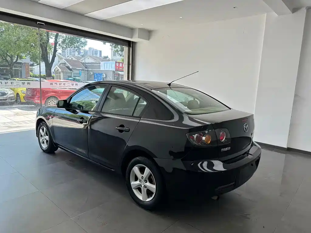 MAZDA 3 2010