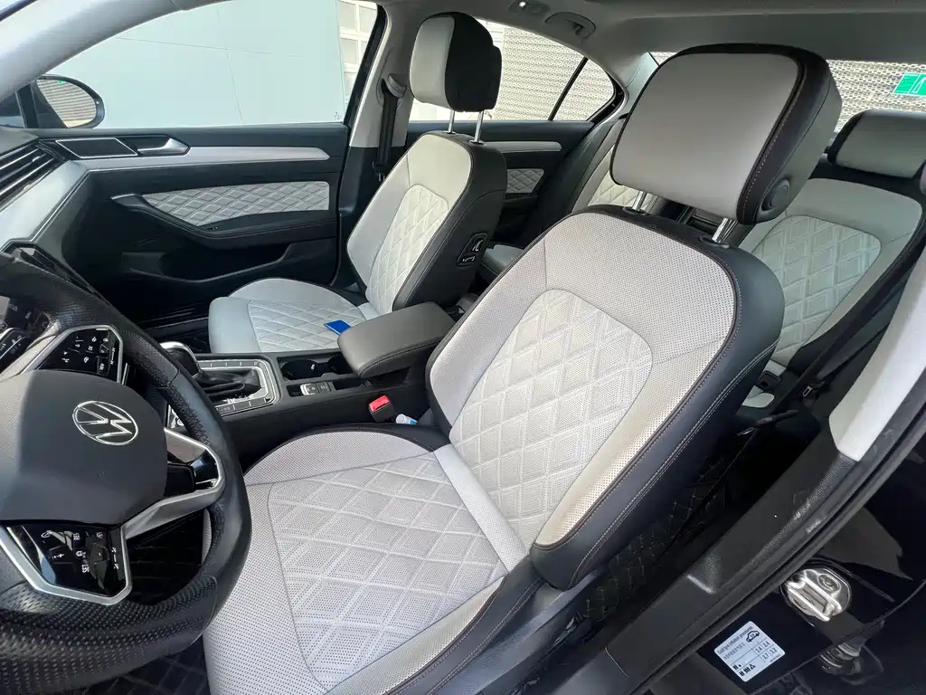 VOLKSWAGEN MAGOTAN 2022