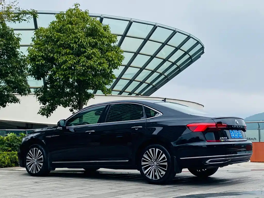 VOLKSWAGEN PASSAT 2020