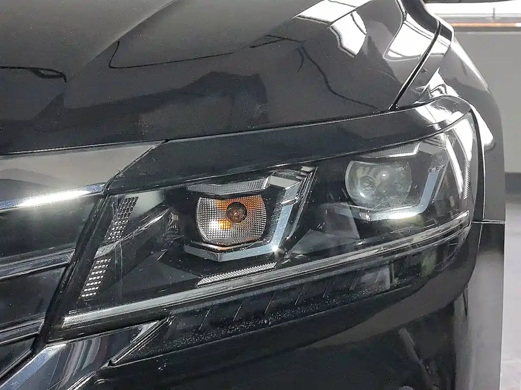 VOLKSWAGEN PASSAT 2019