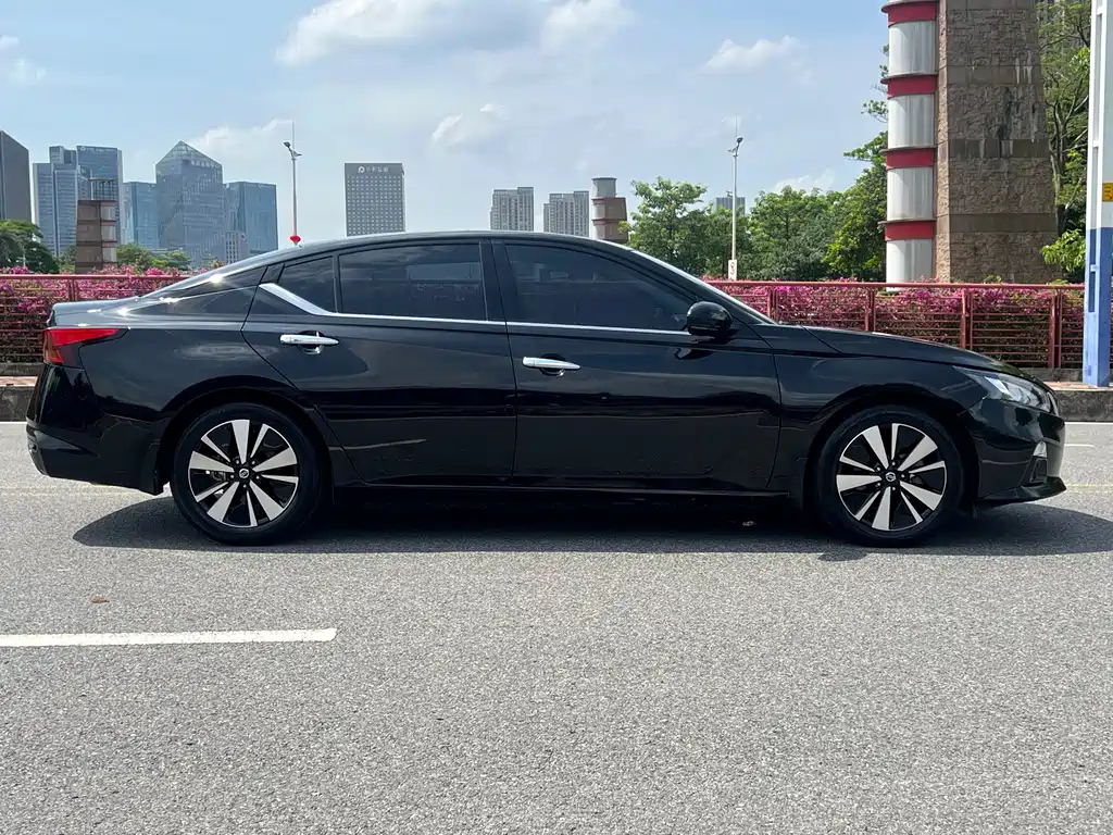 NISSAN TEANA 2022