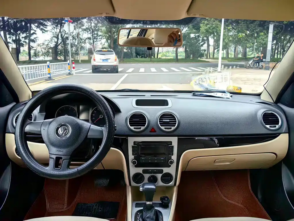 VOLKSWAGEN LAVIDA 2013