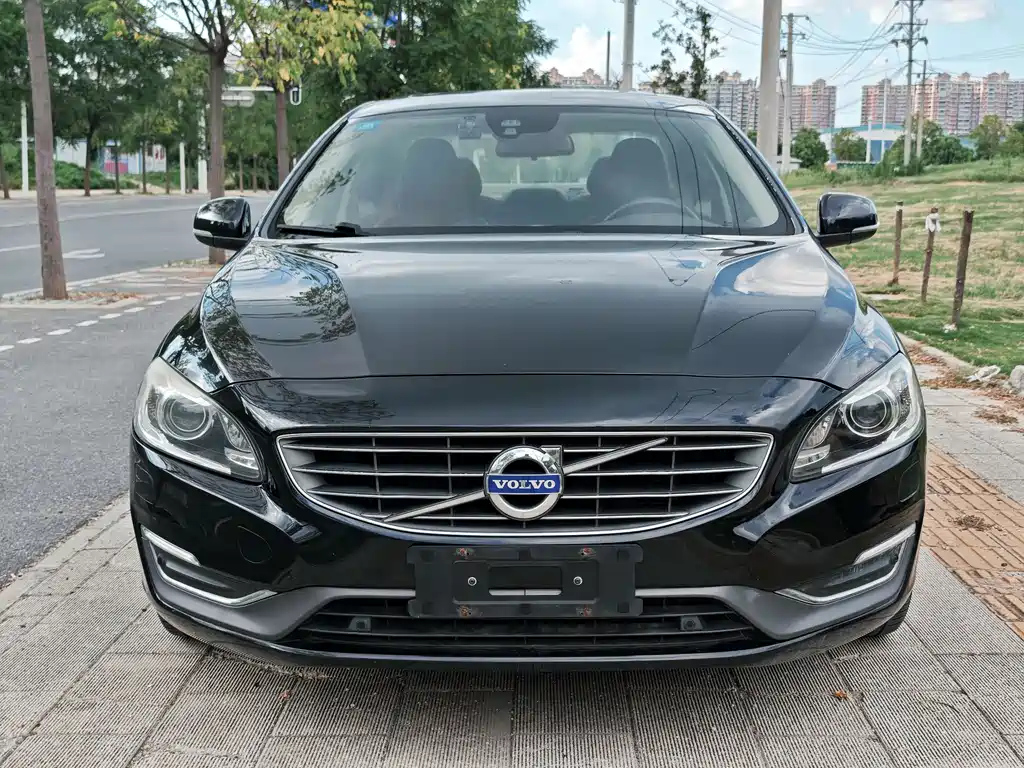 VOLVO S60 2015