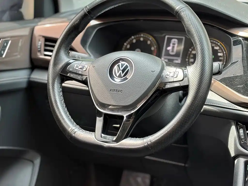 VOLKSWAGEN THARU 2021