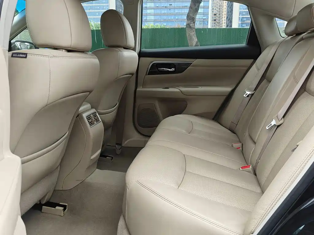 NISSAN TEANA 2015