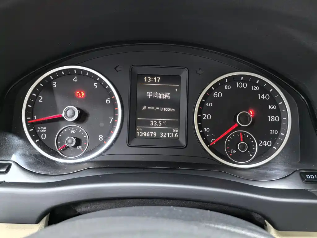 VOLKSWAGEN TIGUAN 2012