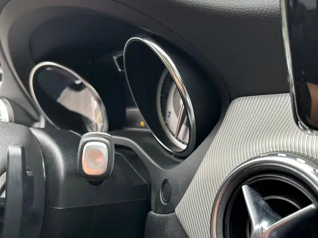 MERCEDES BENZ GLA 2015