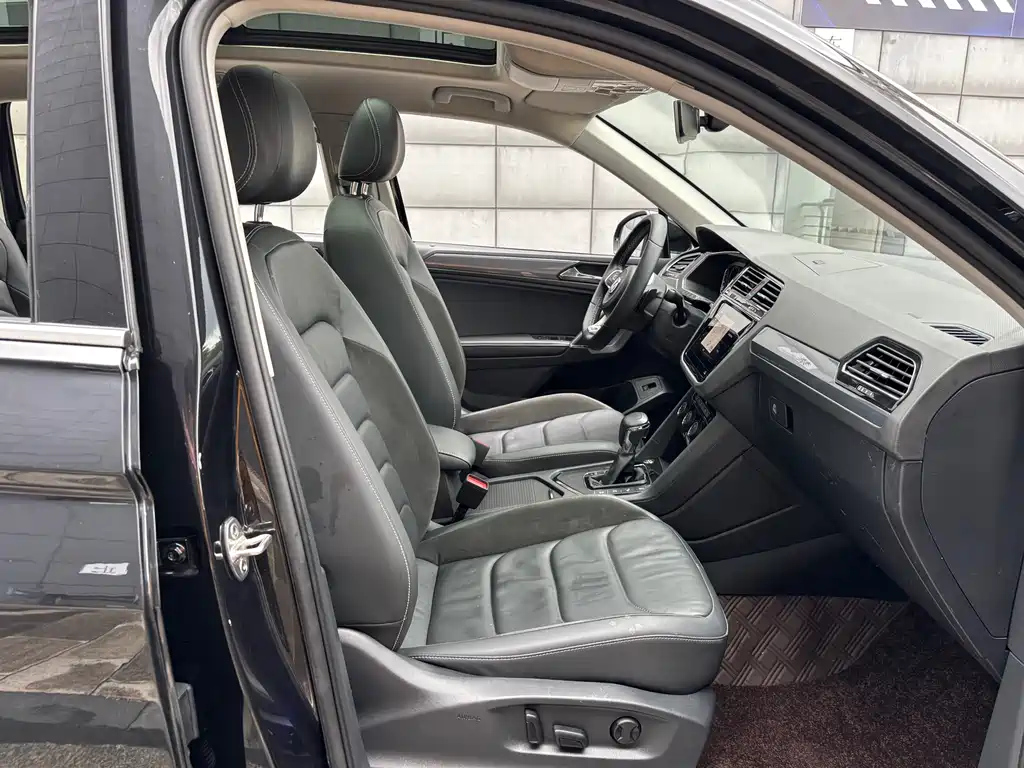 VOLKSWAGEN TIGUAN L 2021