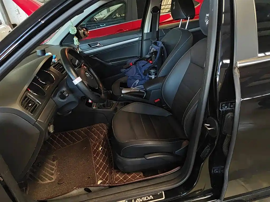 VOLKSWAGEN LAVIDA 2017
