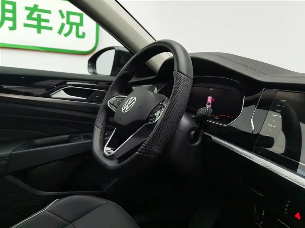 VOLKSWAGEN PASSAT 2024