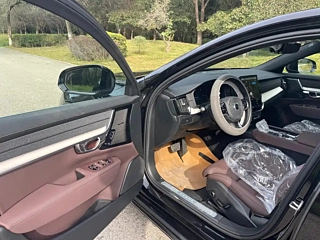 VOLVO S90 2025