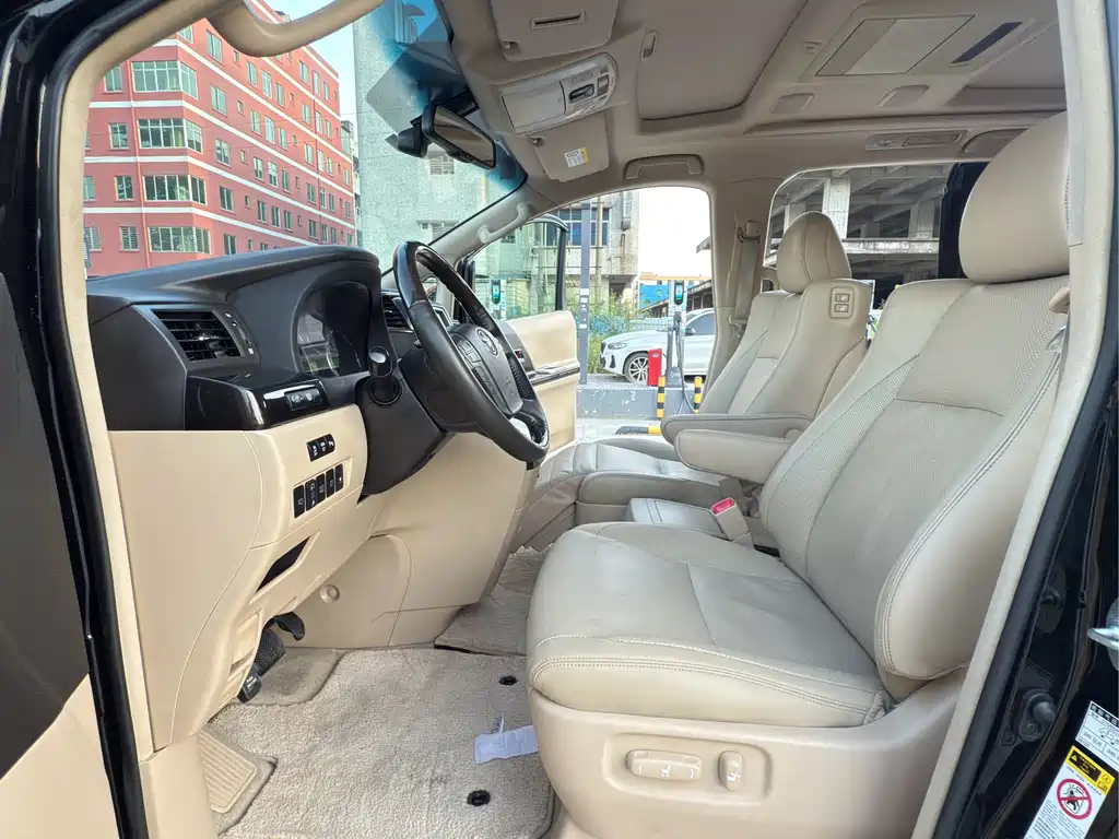 TOYOTA ALPHARD 2012