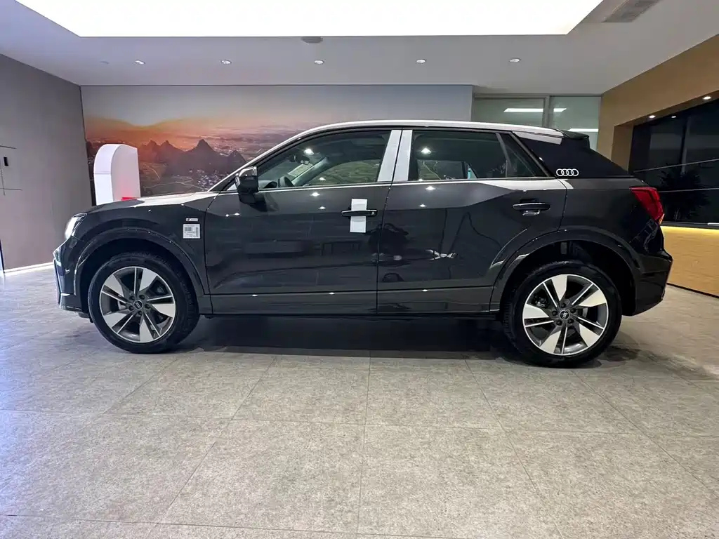 AUDI Q2L 2025
