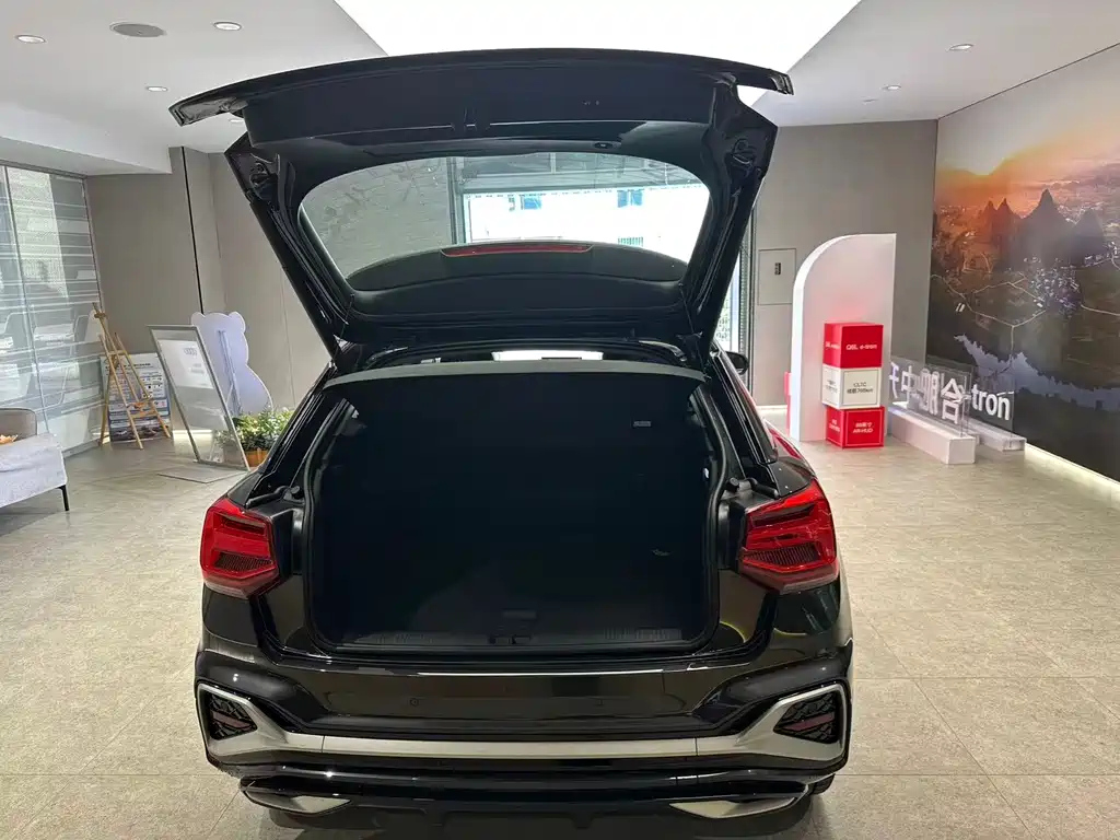 AUDI Q2L 2025