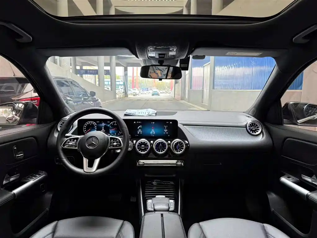 MERCEDES BENZ GLA 2023