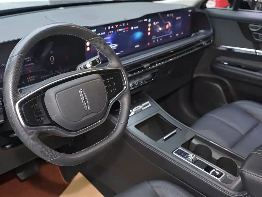 LINCOLN ADVENTURER 2024