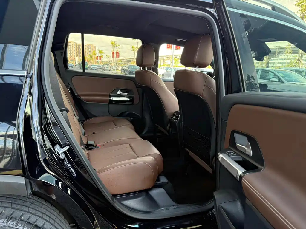 MERCEDES BENZ GLB 2024