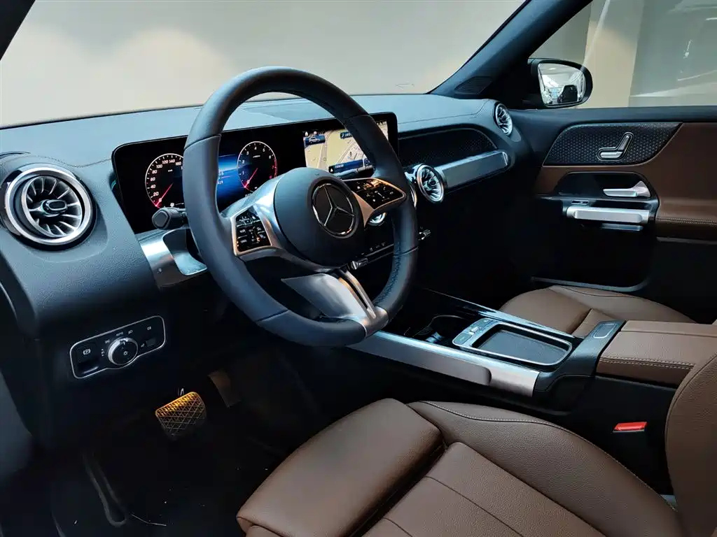 MERCEDES BENZ GLB 2025