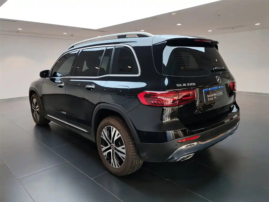 MERCEDES BENZ GLB 2025