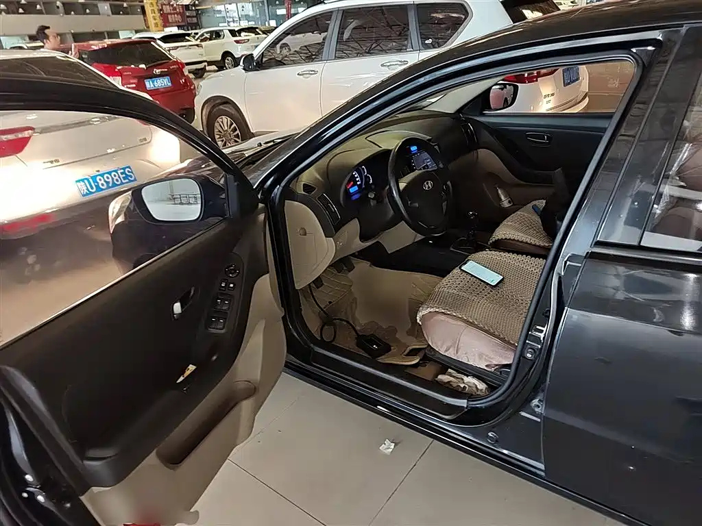HYUNDAI CELESTA 2015