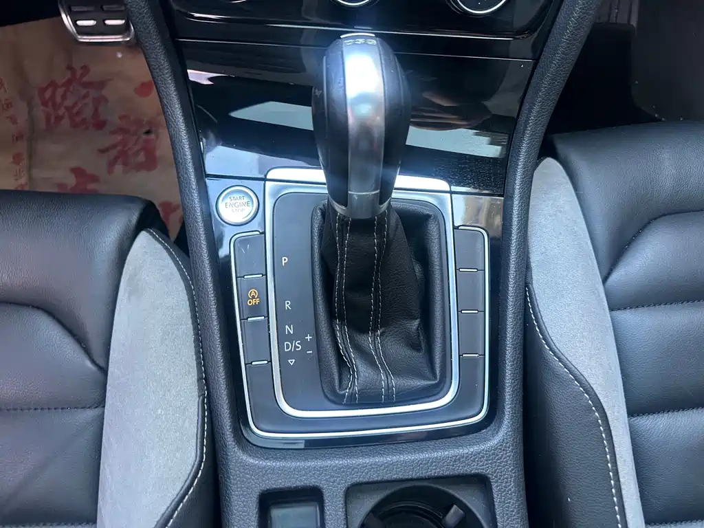 VOLKSWAGEN GOLF 2020