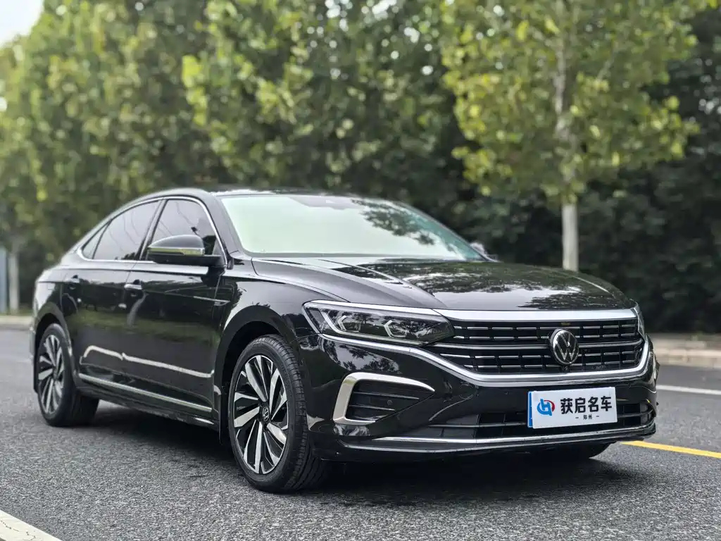 VOLKSWAGEN PASSAT 2023