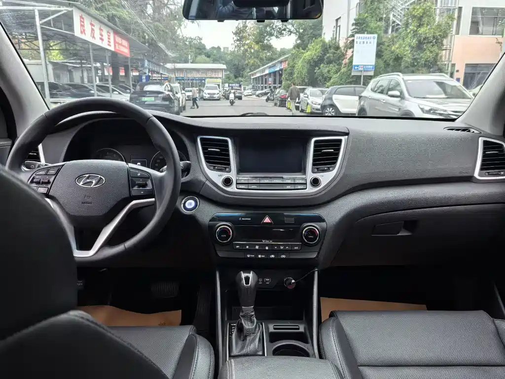 HYUNDAI TUCSON 2017