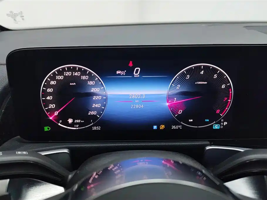 MERCEDES BENZ GLB 2024