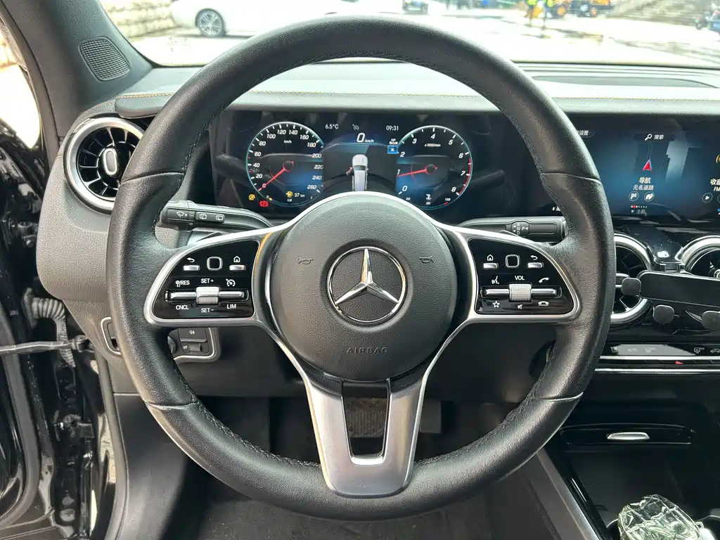 MERCEDES BENZ GLB 2023