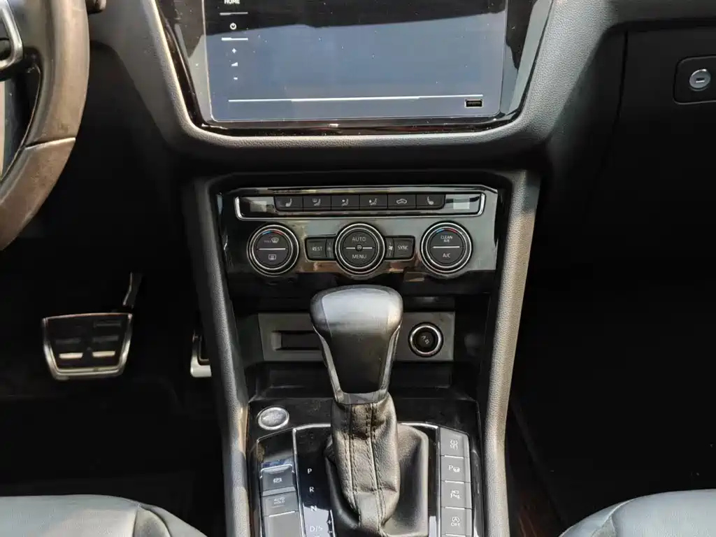 VOLKSWAGEN TIGUAN L 2021