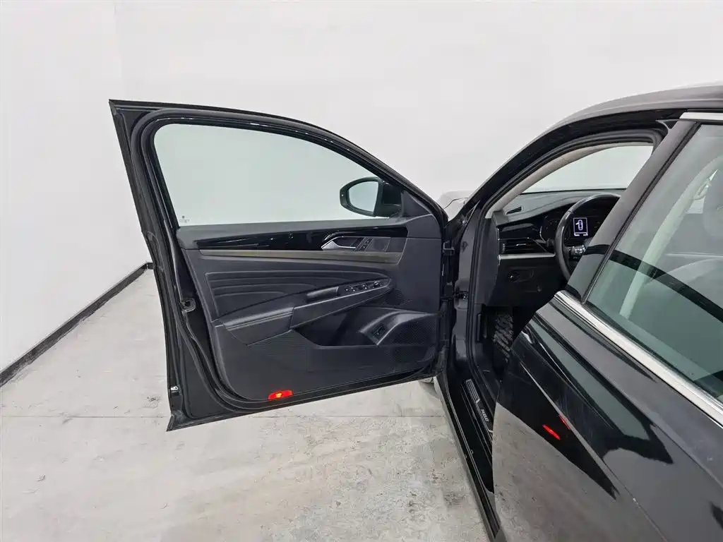 VOLKSWAGEN PASSAT 2019