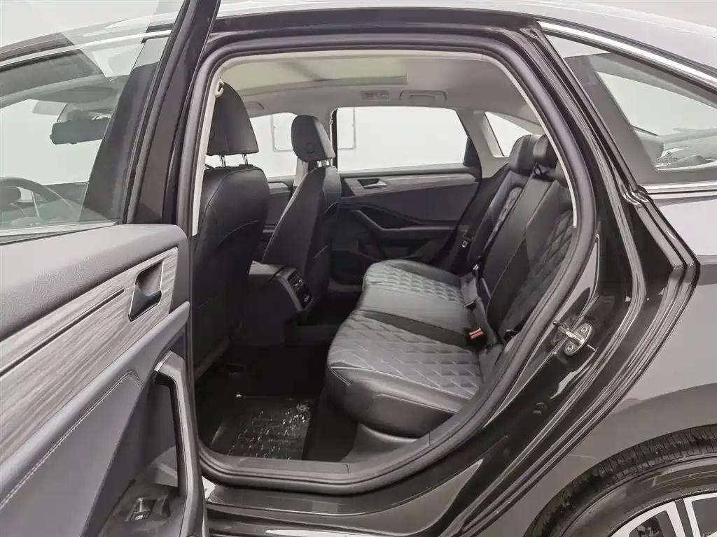 VOLKSWAGEN SAGITAR 2023