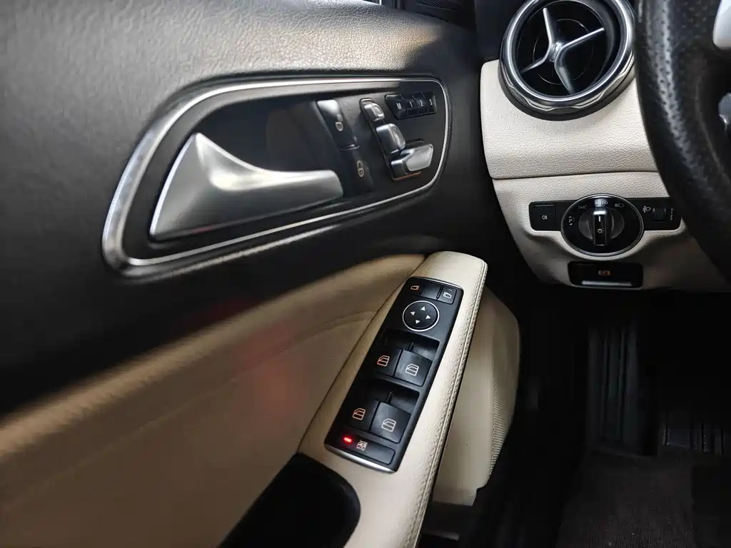 MERCEDES BENZ GLA 2021