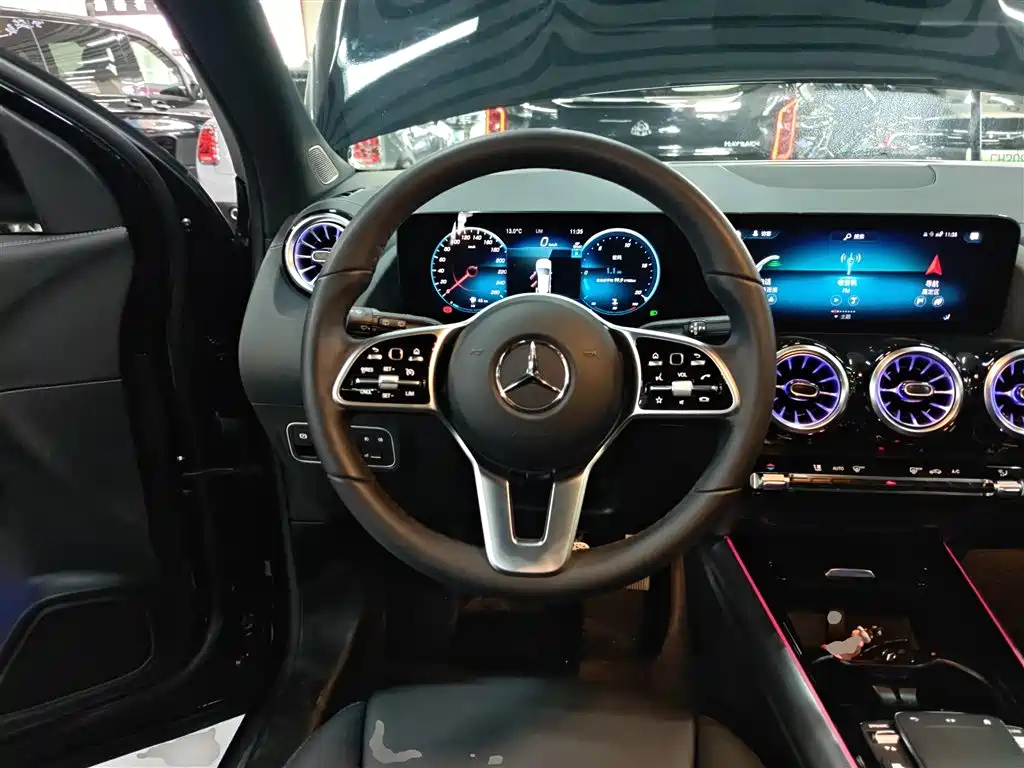 MERCEDES BENZ GLA 2023