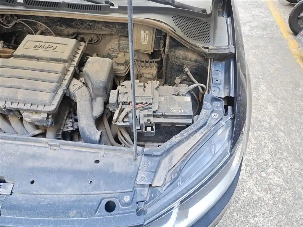 VOLKSWAGEN SANTANA 2016