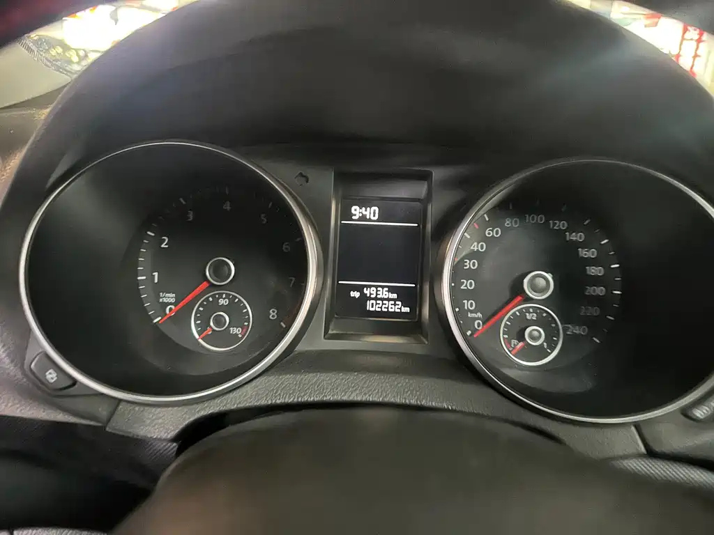 VOLKSWAGEN GOLF 2010