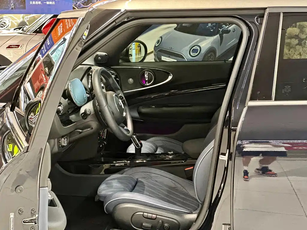 MINI CLUBMAN 2023