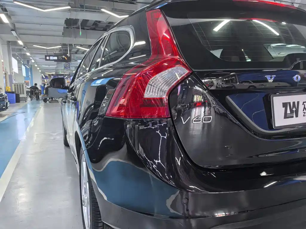 VOLVO V60 2013