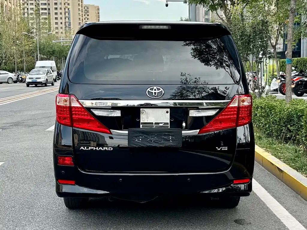 TOYOTA ALPHARD 2012