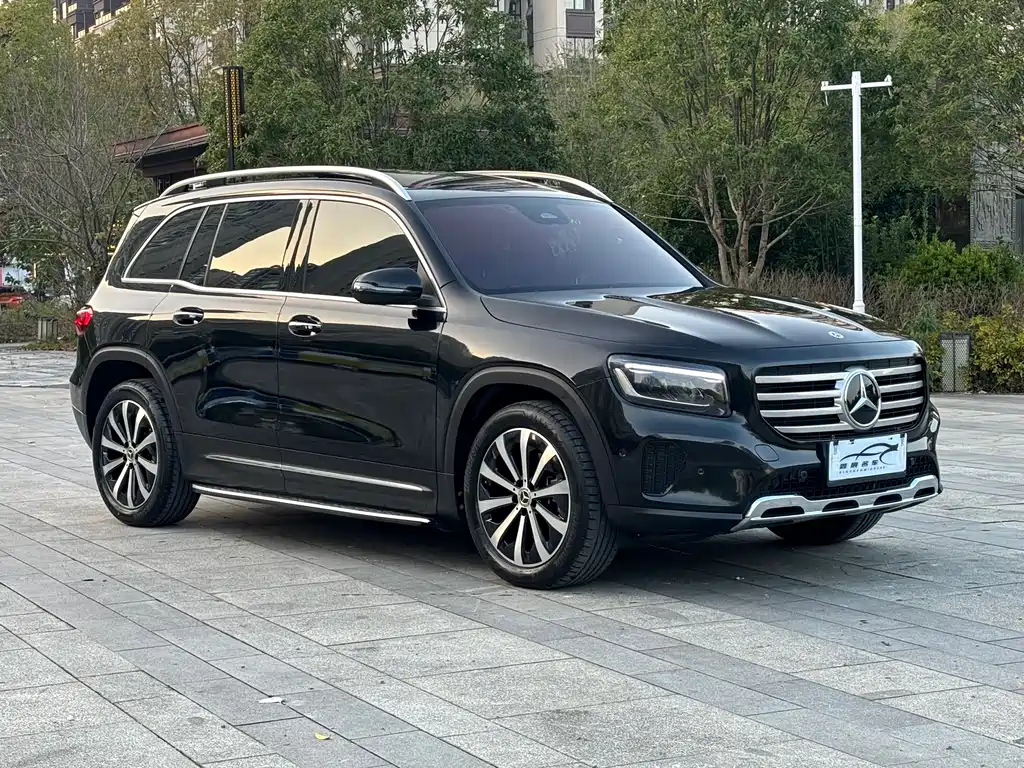 MERCEDES BENZ GLB 2024