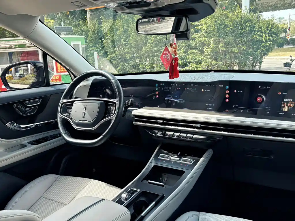 LINCOLN ADVENTURER 2023