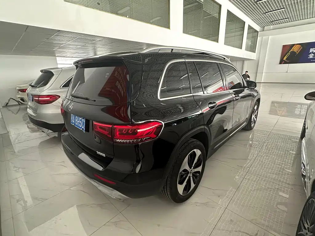 MERCEDES BENZ GLB 2023
