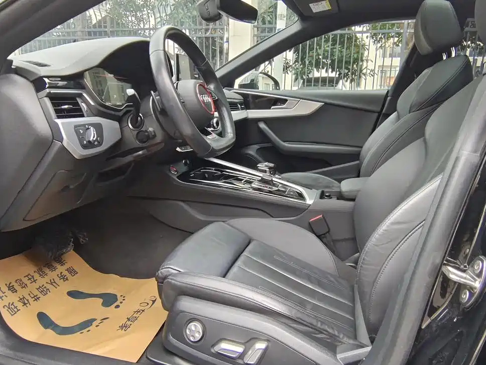 AUDI A5 2022