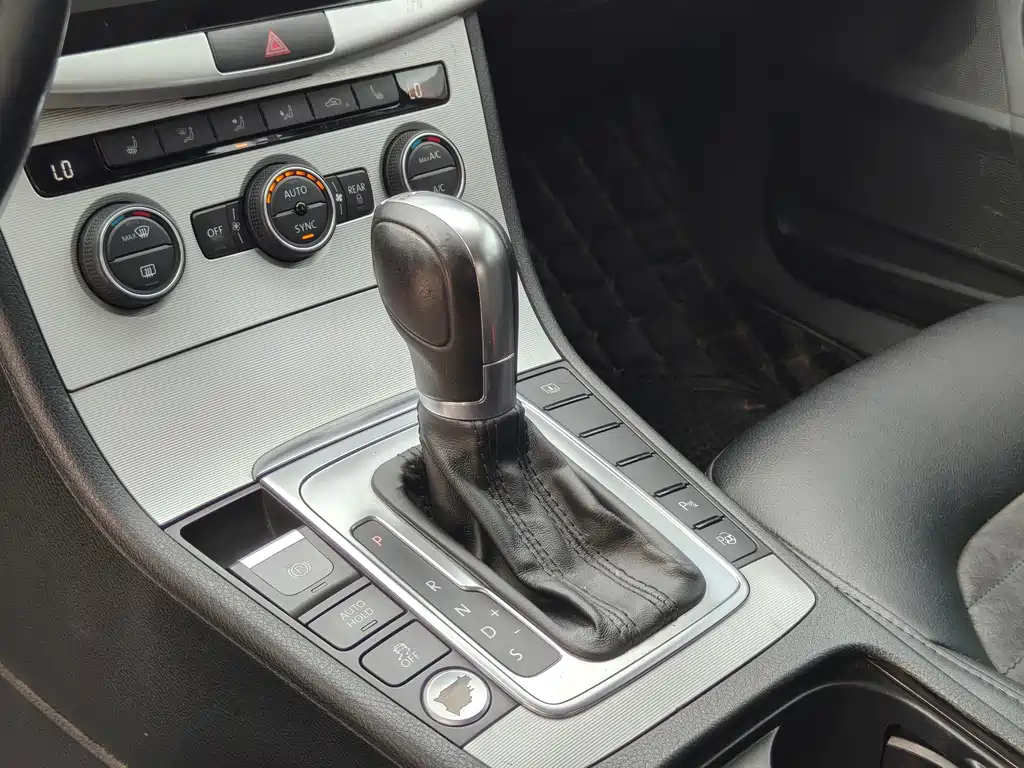 VOLKSWAGEN MAGOTAN 2013