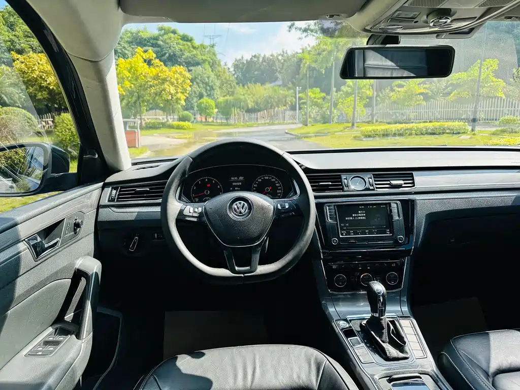 VOLKSWAGEN PASSAT 2018