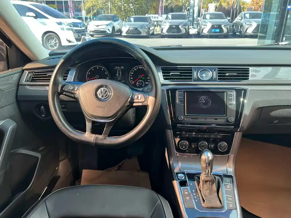 VOLKSWAGEN PASSAT 2019