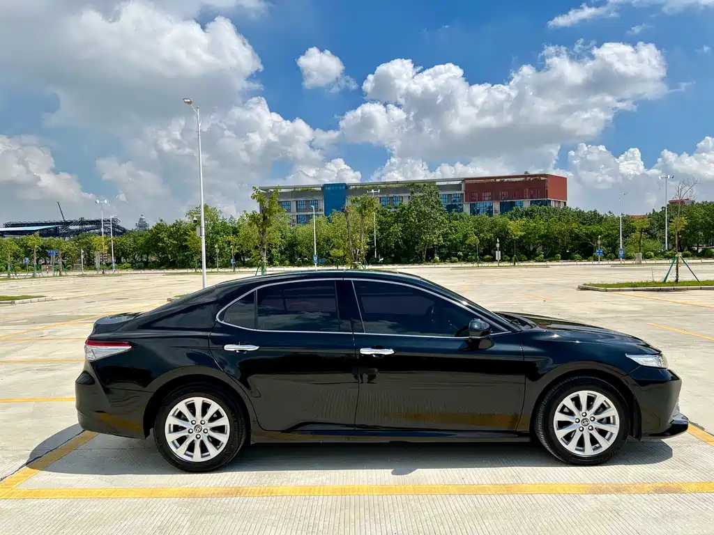 TOYOTA CAMRY 2019