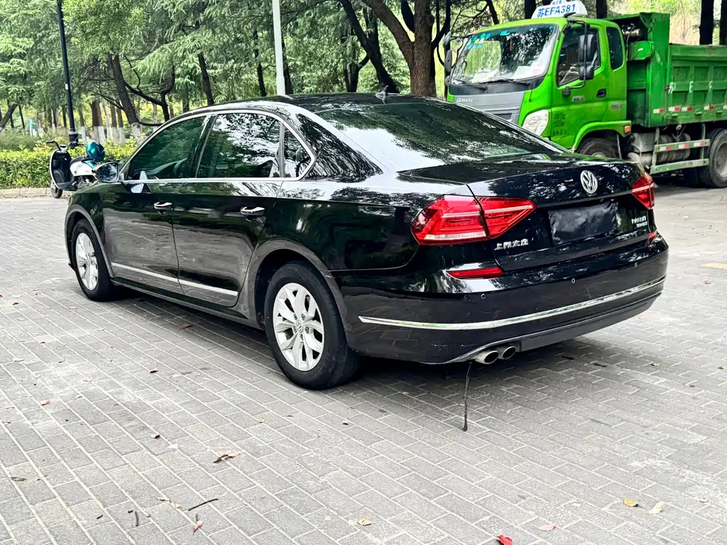 VOLKSWAGEN PASSAT 2017